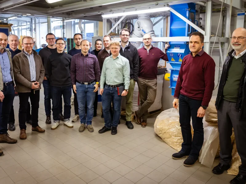 Gemeinsamer Blick in die Praxis: Besuch der DIEFFENBACHER Kollegen im IHD-Labor – offener Austausch und Ideen für künftige gemeinsame Forschungsprojekte.