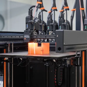 3D-Drucker produziert Kunststoffbauteil im Labor