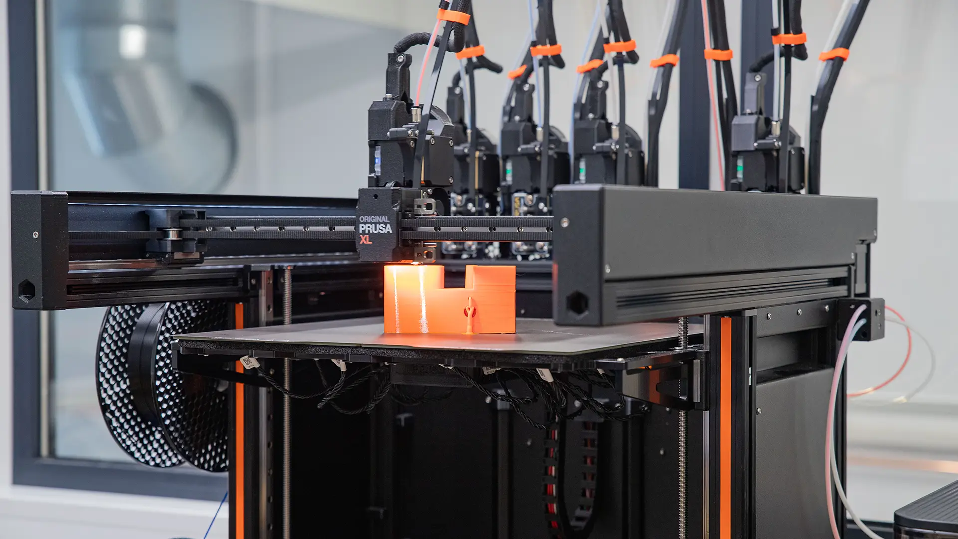 3D-Drucker produziert Kunststoffbauteil im Labor