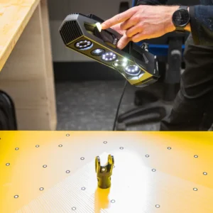 3D-Handscanner erfasst Objekt im Labor